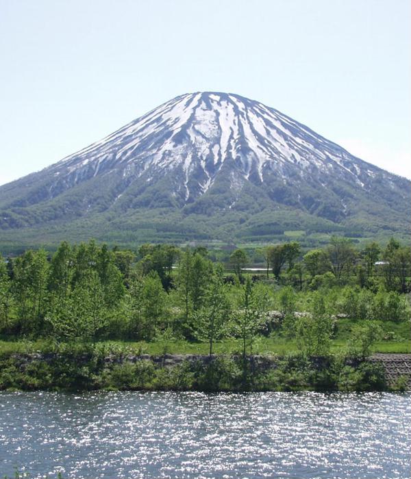 Fukidashi Park In Hokkaido Spring of Mt. Yotei - Qlip - Japan Travel ...