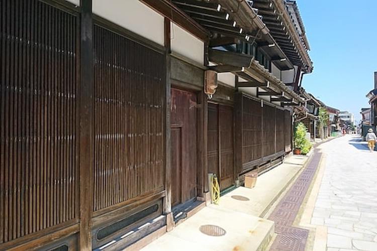 高岡金屋町 富山 高岡銅器職人が暮らす古い町並み Qlip クリップ Japan Travel Tour Concierge